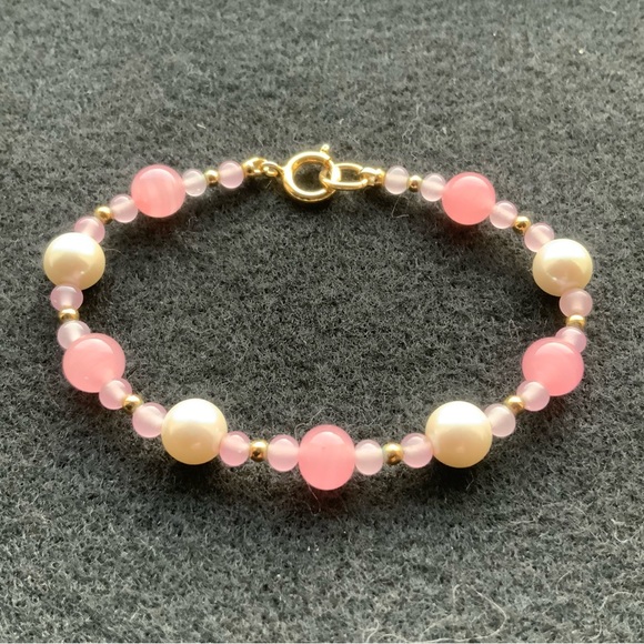 Beaded Bracelet Pink Gemstone and Imitation Pearls with Gold Tone Bead Spacers - Picture 11 of 13